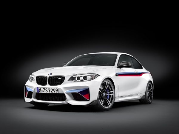 2016_BMW-M2-Coupe-mit-BMW-M-Performance-Zubehoer.jpg